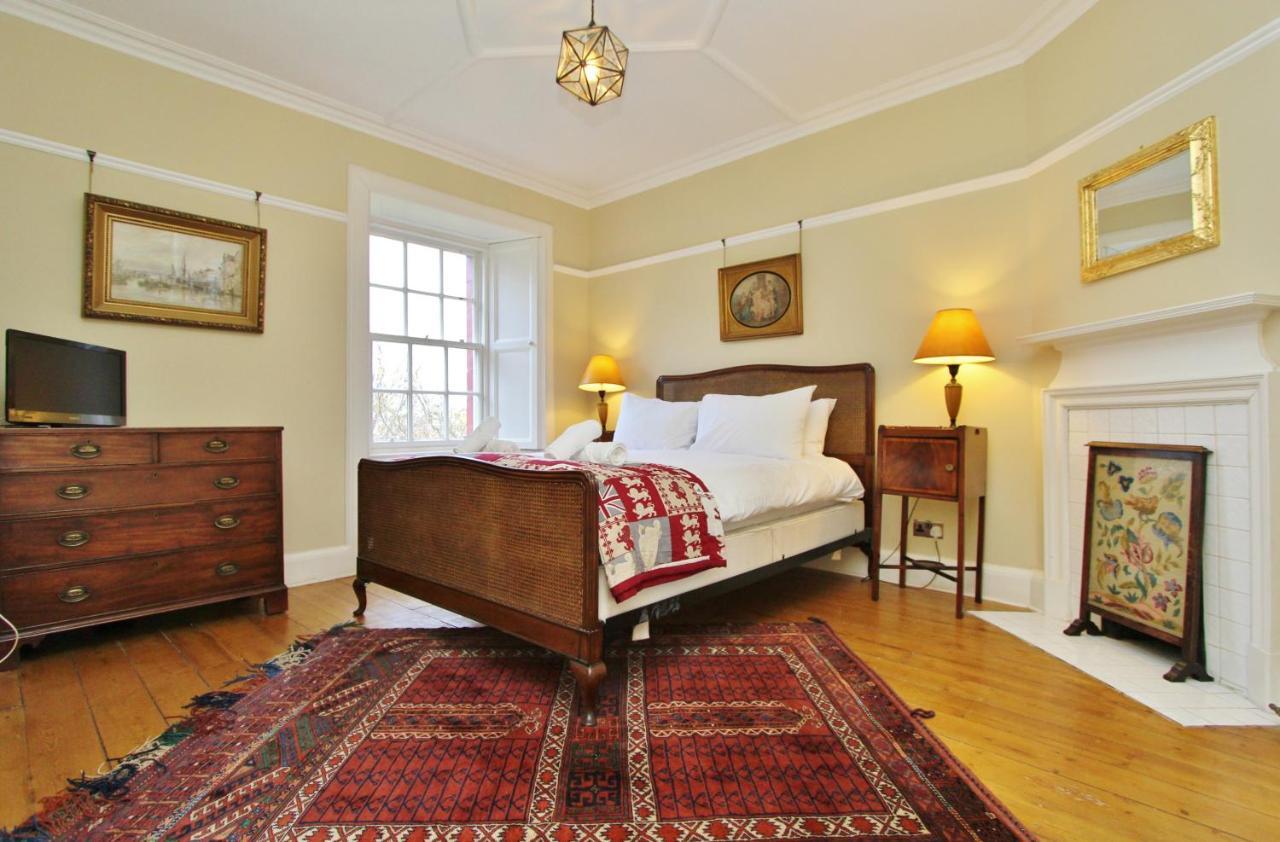 Elegant 3-Bedroom Ramsay Garden Apartment In Edinburgh City Centre Εξωτερικό φωτογραφία