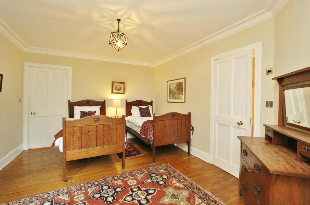 Elegant 3-Bedroom Ramsay Garden Apartment In Edinburgh City Centre Εξωτερικό φωτογραφία