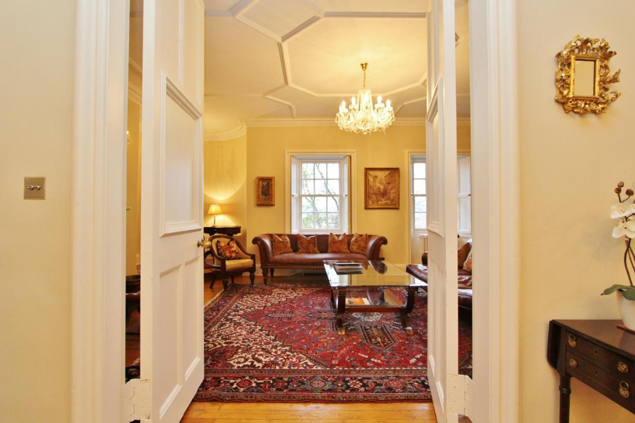 Elegant 3-Bedroom Ramsay Garden Apartment In Edinburgh City Centre Εξωτερικό φωτογραφία
